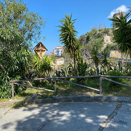 Vista Stromboli Апарт-отель Паола