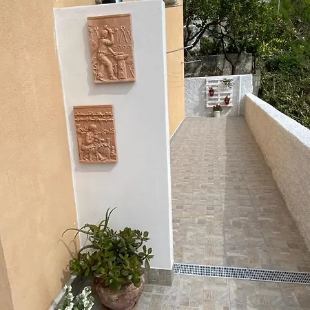 Vista Stromboli Apartahotel Paola