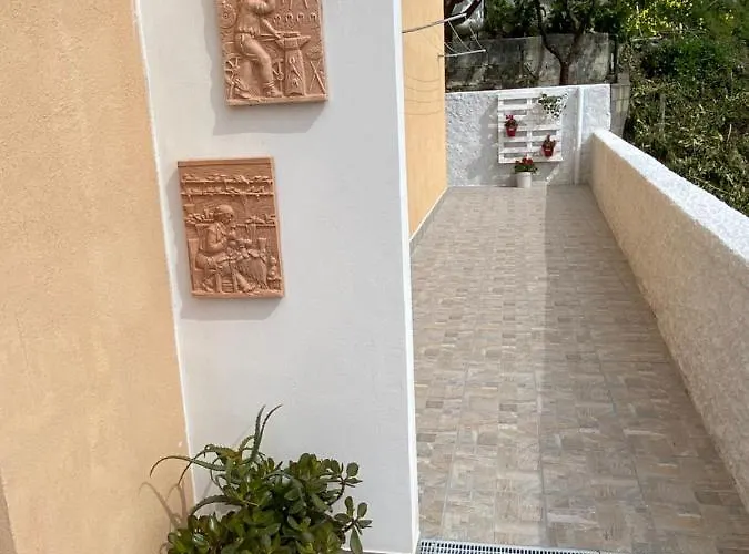 Vista Stromboli מלון דירות פאולה