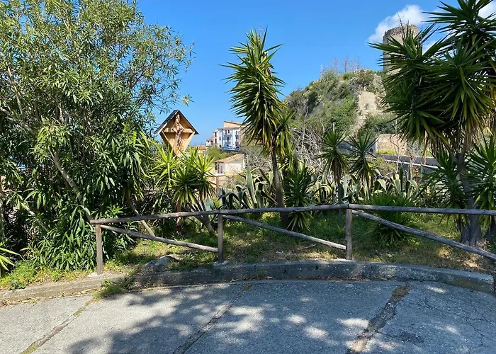 Vista Stromboli מלון דירות פאולה