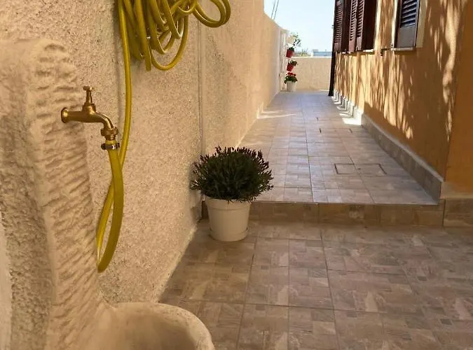 Vista Stromboli מלון דירות 4*