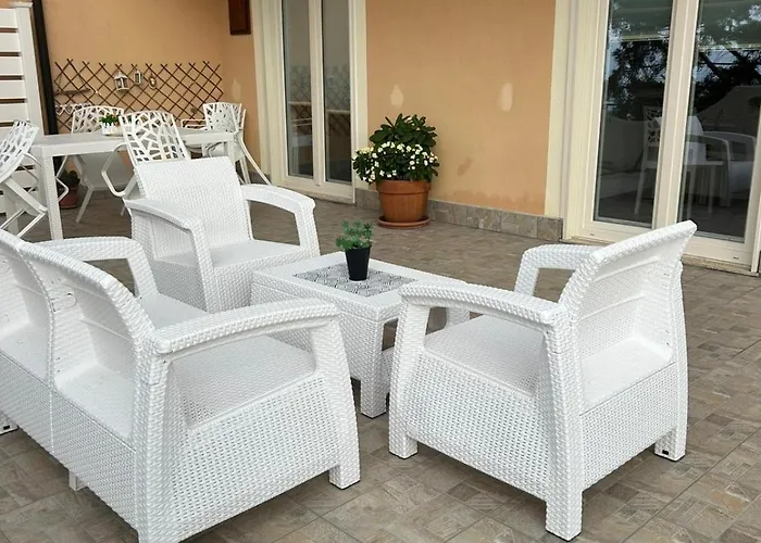 Vista Stromboli מלון דירות פאולה