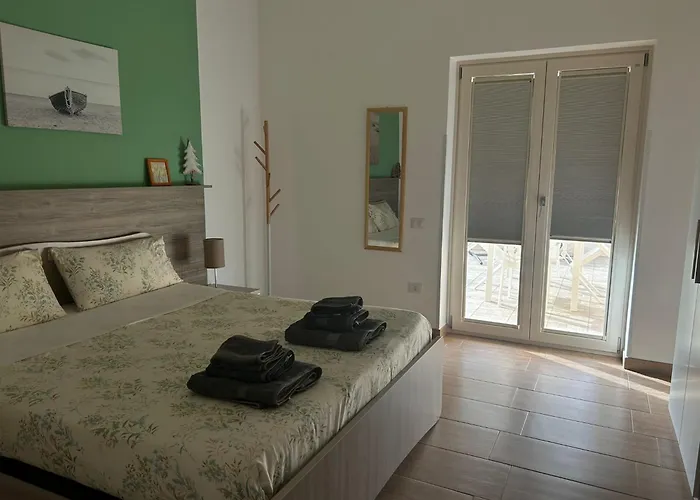 Vista Stromboli מלון דירות פאולה