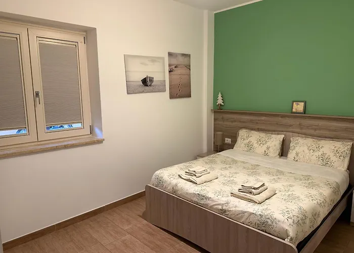 Vista Stromboli מלון דירות פאולה